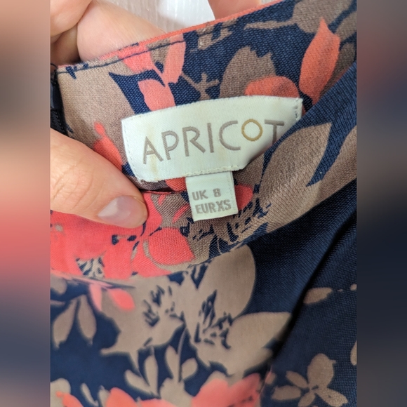 Bodycon super flattering floral dress - Picture 5 of 7